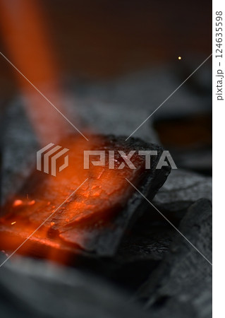 木炭、火起こし、炎 124635598