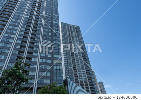 タワーマンションのある都市風景 124636606
