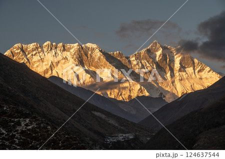 Beautiful view of Mt.Everest, Nuptse range and Lhotse during sunset seen from Pangboche village in Nepal. 124637544