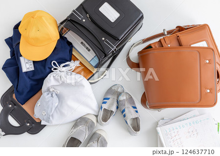 小学生の荷物 124637710