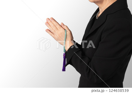 喪服 合掌 葬儀 イメージ 喪服 合掌 葬儀 イメージ 124638539