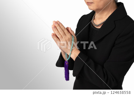 喪服　合掌　葬儀　イメージ 124638558