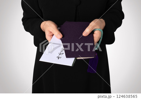 喪服 合掌 葬儀 イメージ 喪服 合掌 葬儀 イメージ 124638565