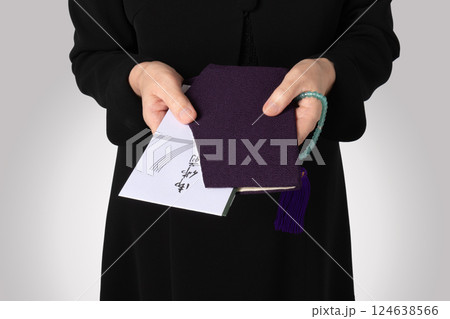 喪服　合掌　葬儀　イメージ 124638566