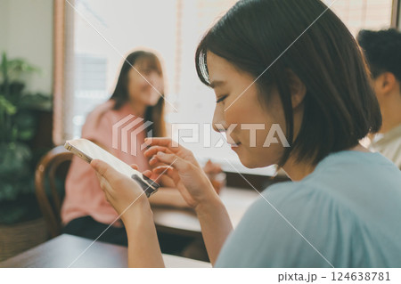 coffee shop 124638781