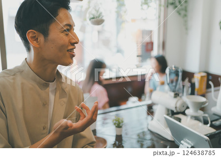 coffee shop 124638785