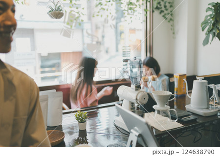 coffee shop 124638790