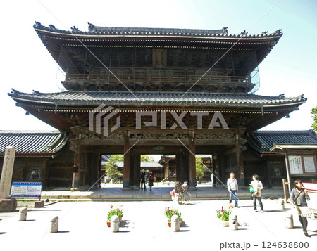 滋賀県長浜市の大通寺の山門 滋賀県長浜市の大通寺の山門 124638800