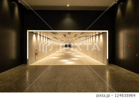 大阪駅うめきた地下口の通路 124638964