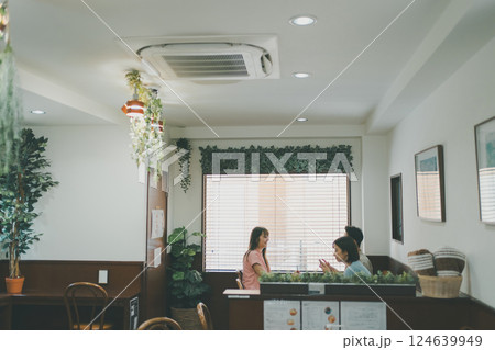 coffee shop 124639949