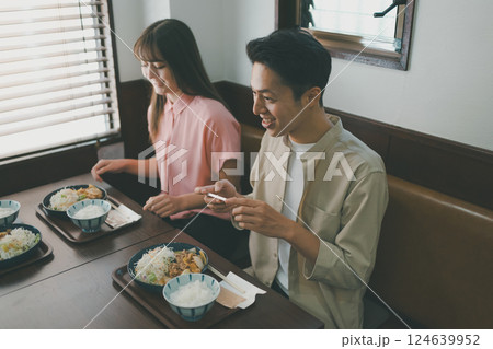 coffee shop 124639952