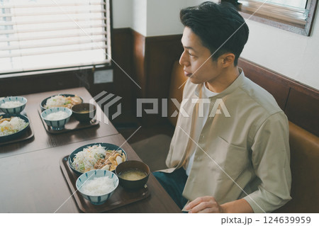 coffee shop 124639959