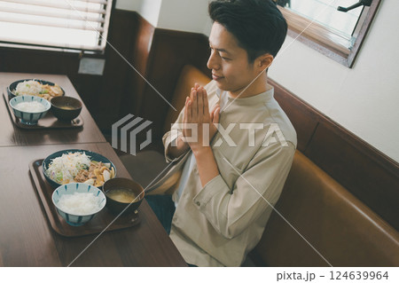 coffee shop 124639964