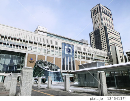 JR函館本線の札幌駅南口（北海道札幌市） 124641574