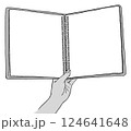 左手で開かれている無地のリングノートのモノクロイラスト 124641648