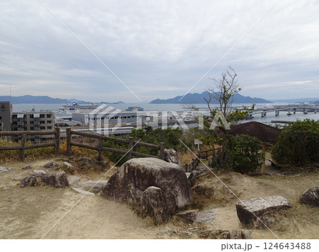 広島市佐伯区 海老山の山頂からの眺め 海老山公園展望台 五日市港 はつかいち大橋 124643488