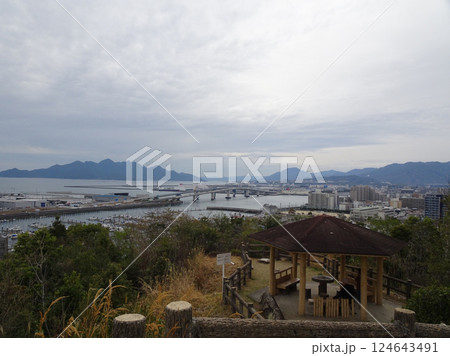 広島市佐伯区 海老山の山頂からの眺め 海老山公園展望台 五日市港 はつかいち大橋 124643491