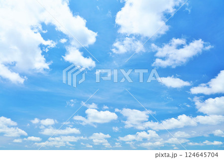 夏の青空と雲 夏の青空と雲 124645704