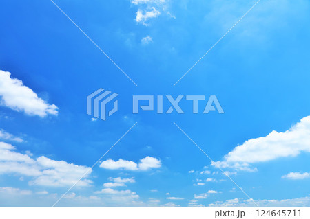 夏の青空と雲 夏の青空と雲 124645711