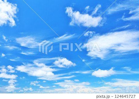 夏の青空と雲 夏の青空と雲 124645727