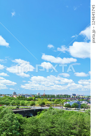 爽やかな青空と街の風景 124645745