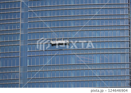 高層ビル清掃ゴンドラ 124646904