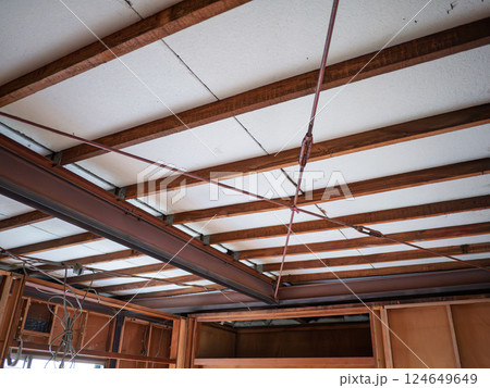 木造戸建て解体現場の天井 木造戸建て解体現場の天井 124649649