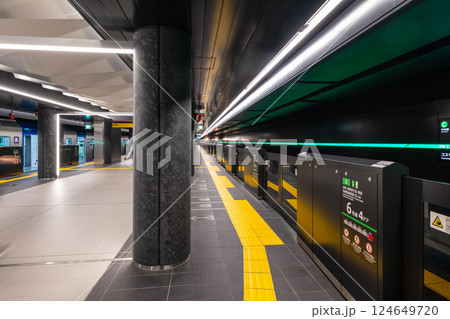 大阪メトロ 夢洲駅のホーム 大阪メトロ 夢洲駅のホーム 124649720