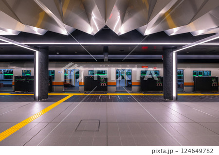 大阪メトロ 夢洲駅のホーム 124649782