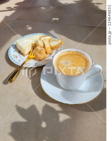 Coffee tropical breakfast 124649831