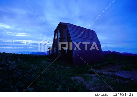 朝の朳差小屋 124651422