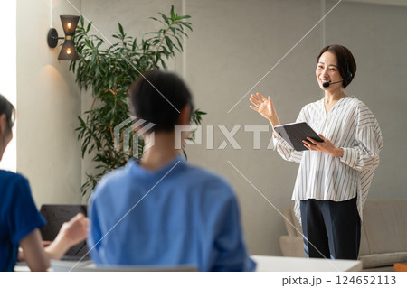 女性　説明会 124652113