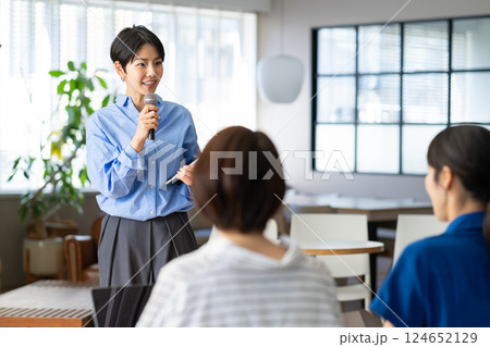 女性　説明会 124652129
