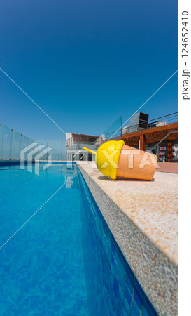 Refreshing summer drink by the pool on a sunny day 124652410