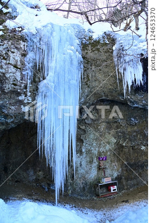 たろし滝のツララ 124653370