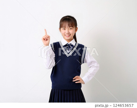 ワンポイントする女子小学生 124653657