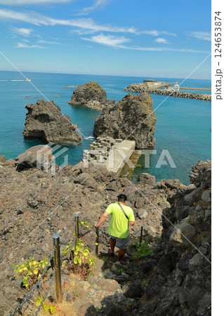 新潟県糸魚川市能生海岸　弁天岩からの眺め 124653874