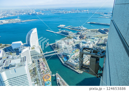【神奈川県】横浜ランドマークタワーの側壁メンテナンス作業 【神奈川県】横浜ランドマークタワーの側壁メンテナンス作業 124653886