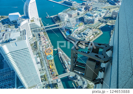 【神奈川県】横浜ランドマークタワーの側壁メンテナンス作業 【神奈川県】横浜ランドマークタワーの側壁メンテナンス作業 124653888
