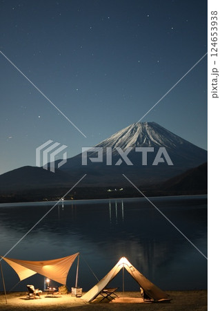 キャンプの夜 124653938