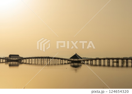 「青森県」鶴の舞橋、朝の風景 鶴田町 「青森県」鶴の舞橋、朝の風景 鶴田町 124654320