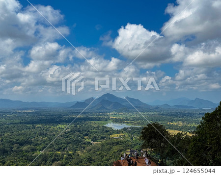 シギリヤロックの頂上からの眺め、世界遺産、スリランカ シギリヤロックの頂上からの眺め、世界遺産、スリランカ 124655044