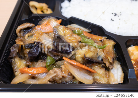 おいしい中華料理、茄子肉炒め弁当 124655140