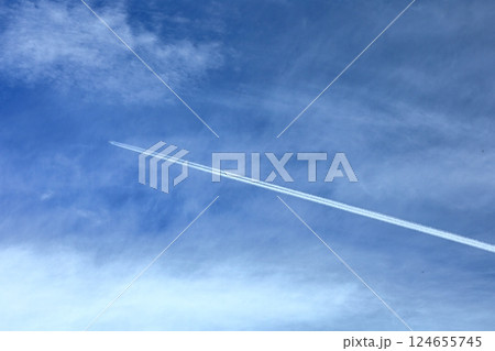 群馬県富岡市丹生 青空と飛行機 群馬県富岡市丹生 青空と飛行機 124655745