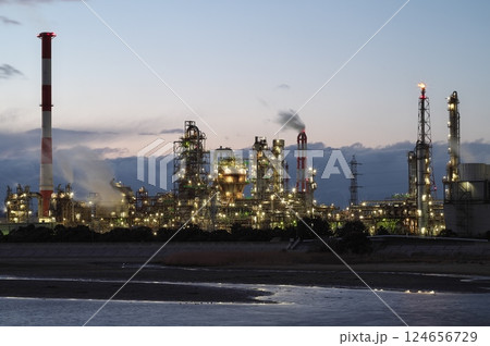 四日市の工場夜景 124656729