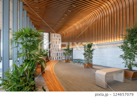 高輪ゲートウェイ駅直結の高輪ゲートウェイシティ LINKPILLAR1 SOUTHのエントランス 124657079