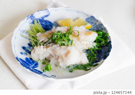 早春の料理　タラのみぞれ煮 124657144