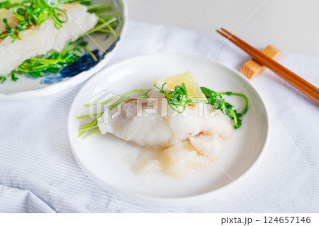 早春の料理　タラのみぞれ煮 124657146