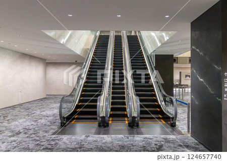 TAKANAWA GATEWAY Convention Centerのエスカレーター TAKANAWA GATEWAY Convention Centerのエスカレーター 124657740