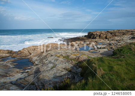 Beautiful cantabrian coast in Galizia. Sunny day, no people 124658005